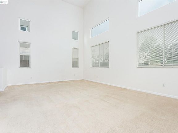 4th image of 2341 Cambridge Dr