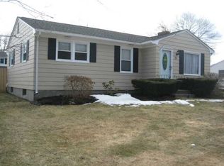 75 Grassy Plain Rd, Riverside, RI 02915