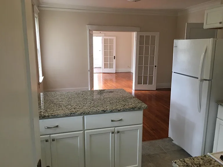 114 N McLean Blvd #2 — Photo 5
