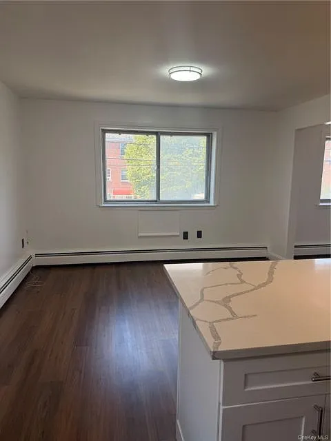 3 bed, 1.0 bath, 2920 sqft, $3,500 — Photo 2