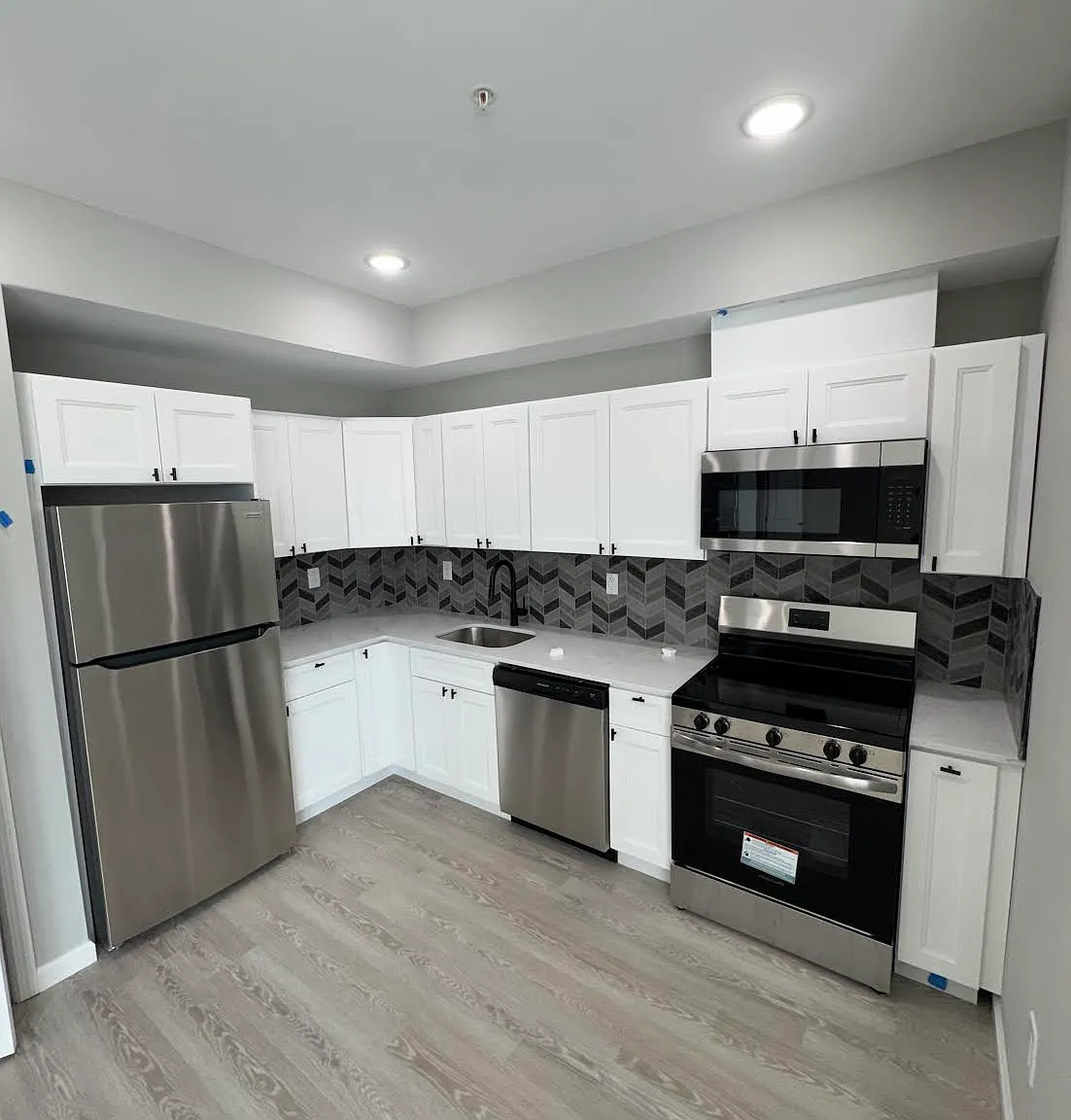 1 bed, $2,045 — Photo 3