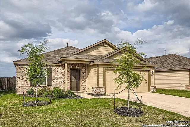 3 bed, 2.0 bath, 1692 sqft, $1,995 — Photo 1