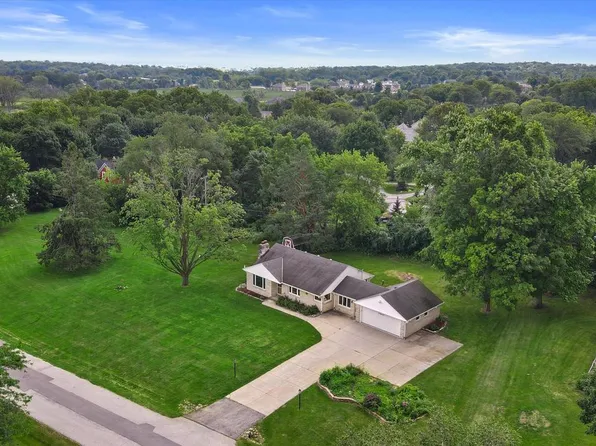 15665 Brentwood DRIVE, Brookfield, WI 53005