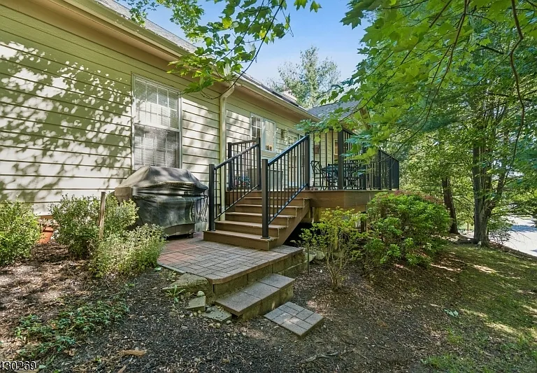 8 Morgan Ct — Photo 25