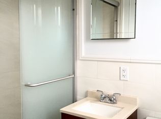 2325 35th St, Astoria, NY 11105