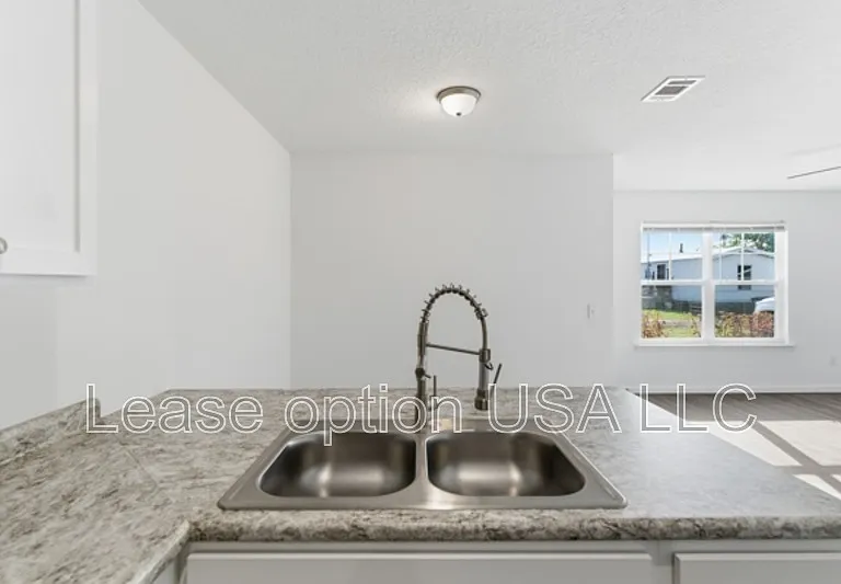 34 Pine St #C — Photo 11
