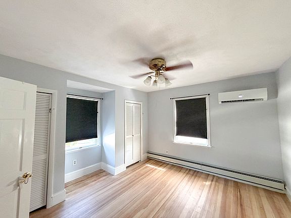 3rd image of 33 Brookings St