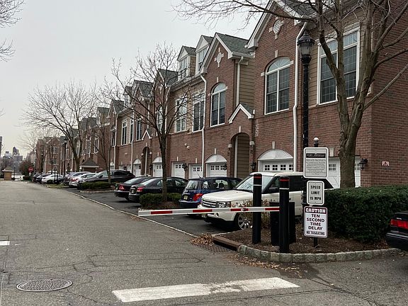 5th image of 69 Lydia Dr