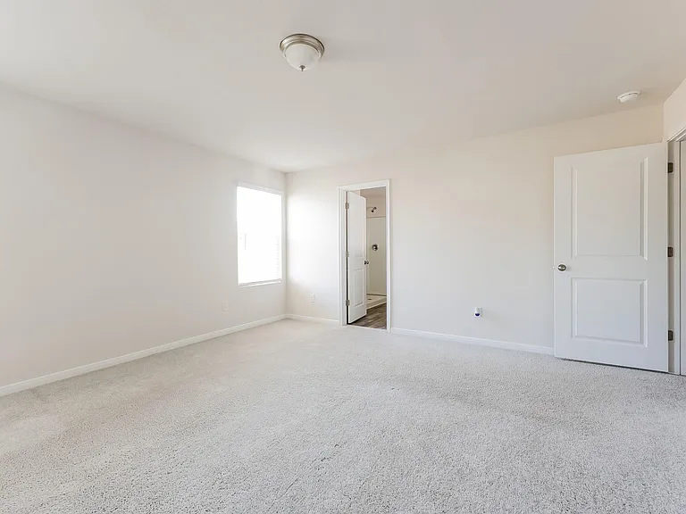 2104 Cedar Bend Dr — Photo 9