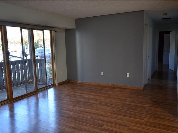 2nd image of 909 Aspen Dr #909