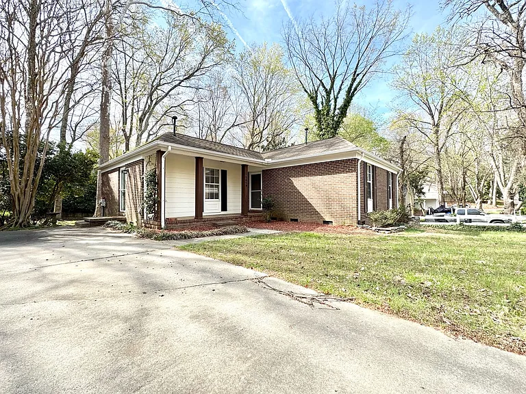 1819 Kello Dr — Photo 1