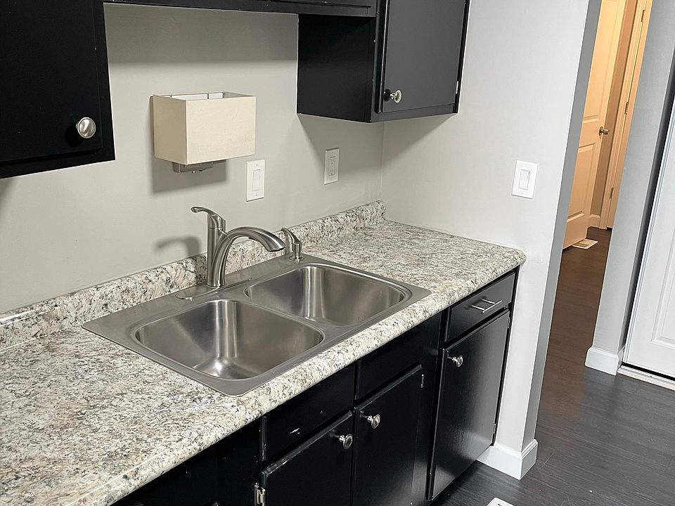 1st image of 1091 NW Washington Blvd #19