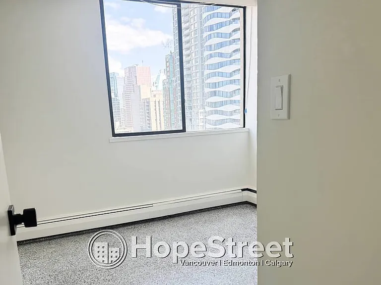 1075 Comox St #1406 — Photo 16