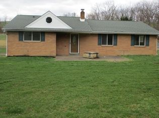 1095 Sugar Run Rd, Venetia, PA 15367