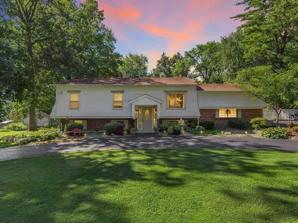 55 Queens Dr, Florissant, MO 63034
