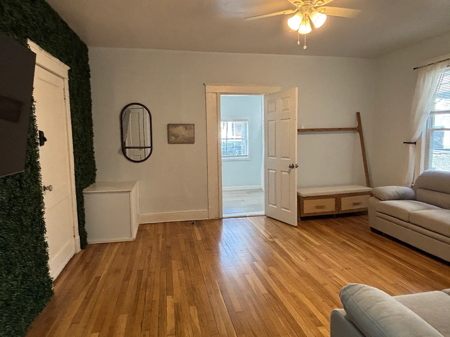 3 bed, $2,385 — Photo 2