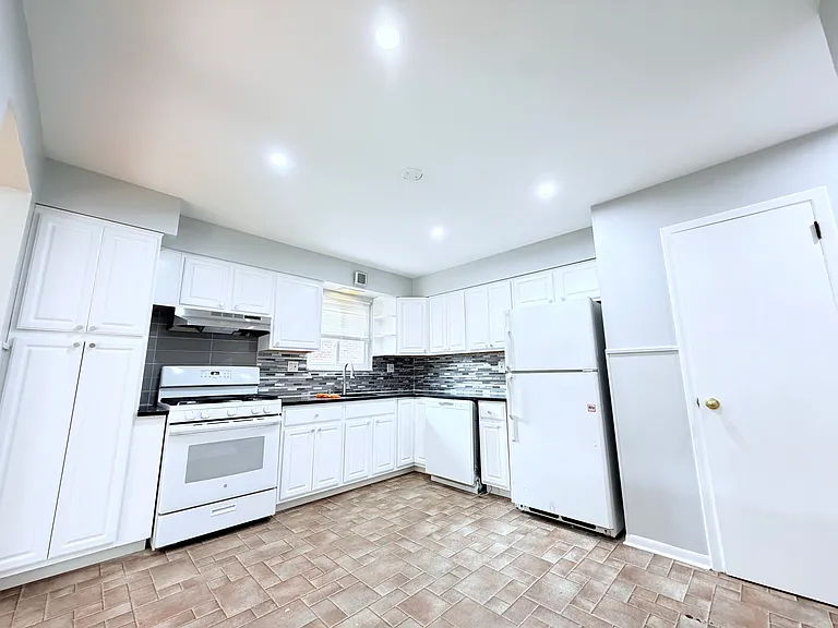 1229 Inwood Ter #2 — Photo 12