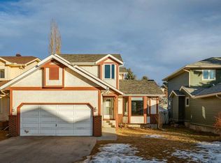 124 W Woodmark Cres SW, Calgary, AB T2W 4Z2