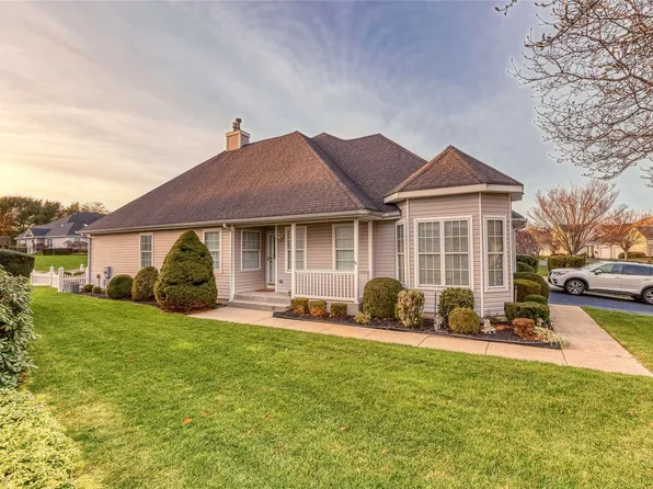 100 Scenic Lake Drive #100, Riverhead, NY 11901