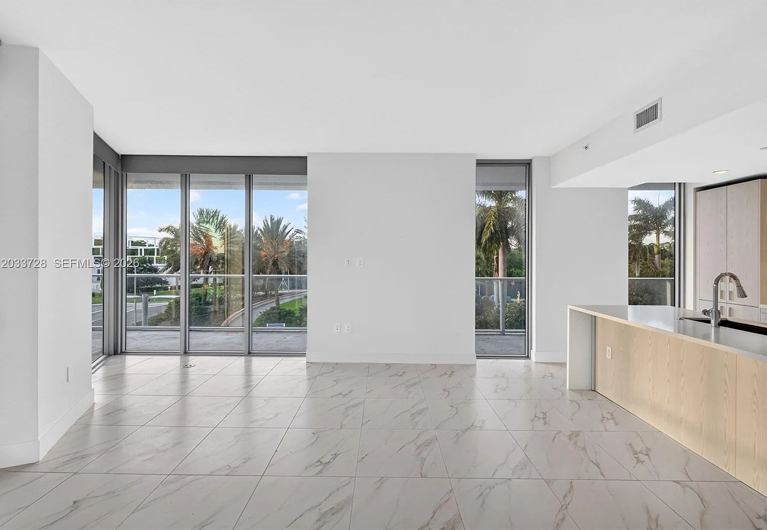 2 bed, 2.5 bath, 1294 sqft, $4,000 — Photo 3