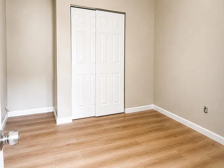 2582 W McMicken Ave — Photo 11