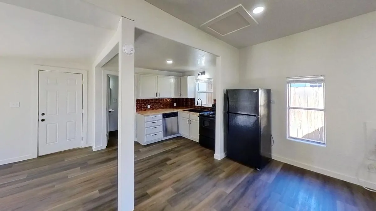Building Photo - 160 S Fredericksburg St