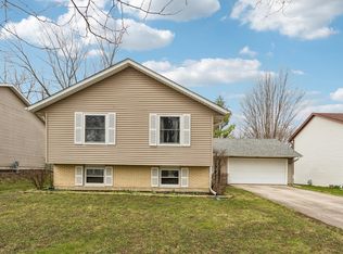 10 S Deerpath Dr, Vernon Hills, IL