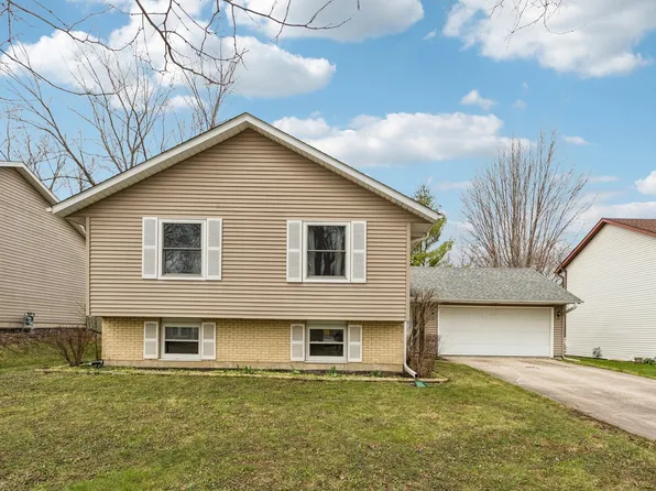 10 S Deerpath Dr, Vernon Hills, IL 60061
