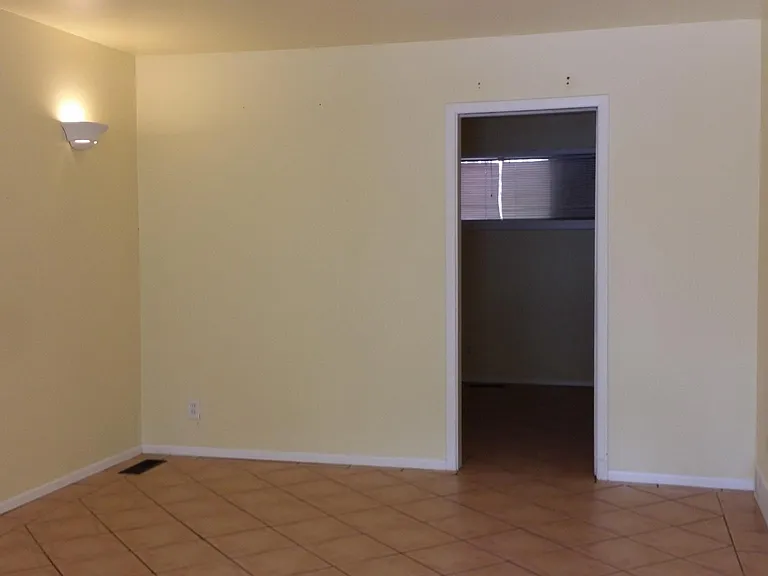 903 E Laird Ave — Photo 11