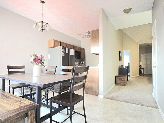 3rd image of 4431 Broadmeadow Way