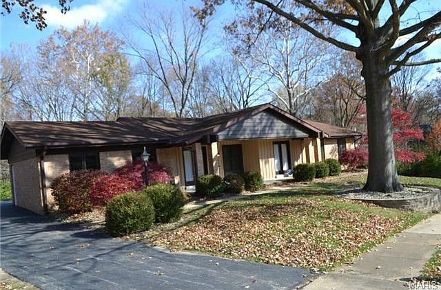 1st image of 220 Heather Crest Dr