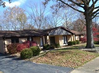 220 Heather Crest Dr, Chesterfield, MO 63017