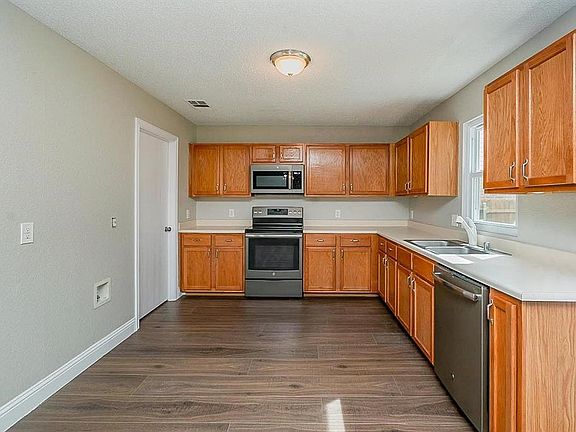 2nd image of 5209 Bedfordshire Dr