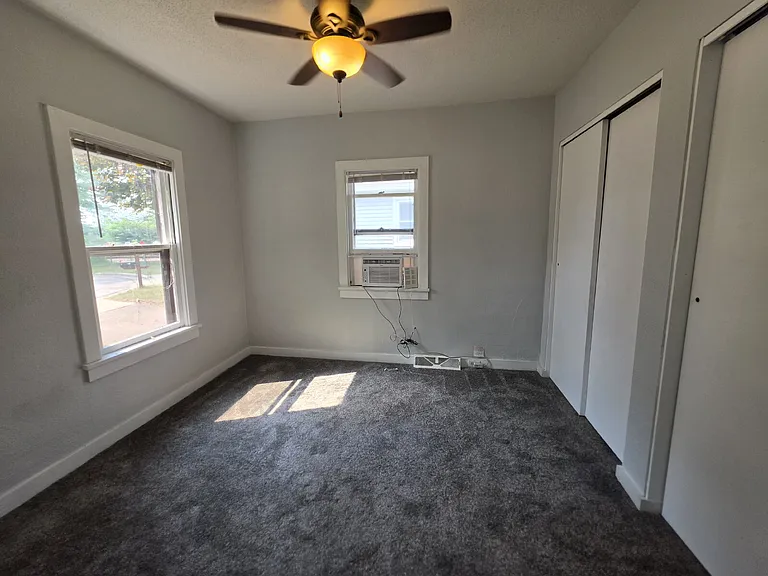 739 Churchill St — Photo 16