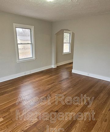 2nd image of 928 Oglewood Ave