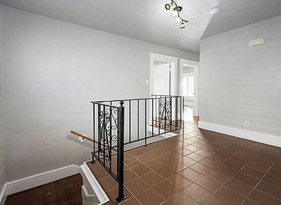 4th image of 205 S Elizabeth St