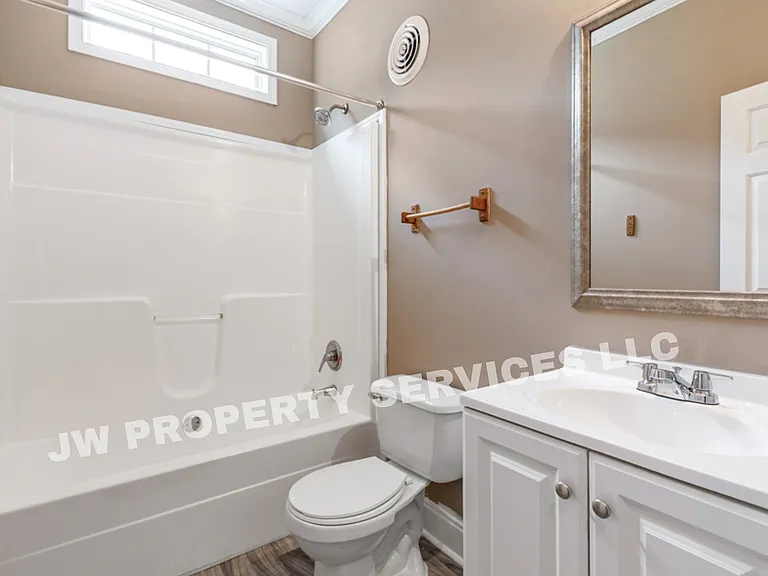 1414A Sumner St — Photo 8