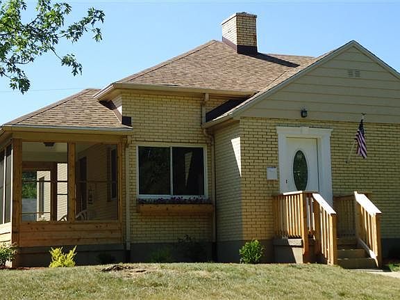 3rd image of 1045 Broadmoor Dr