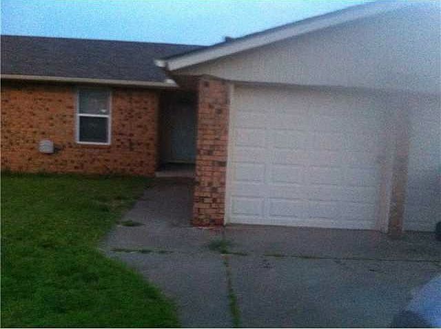 2nd image of 100 SW 99th St