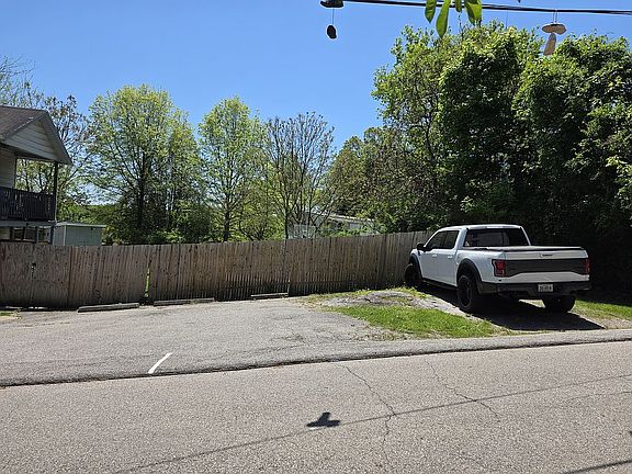 4th image of 2 Valley St