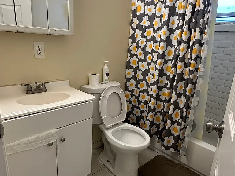 484 Nye Ave #2 — Photo 4
