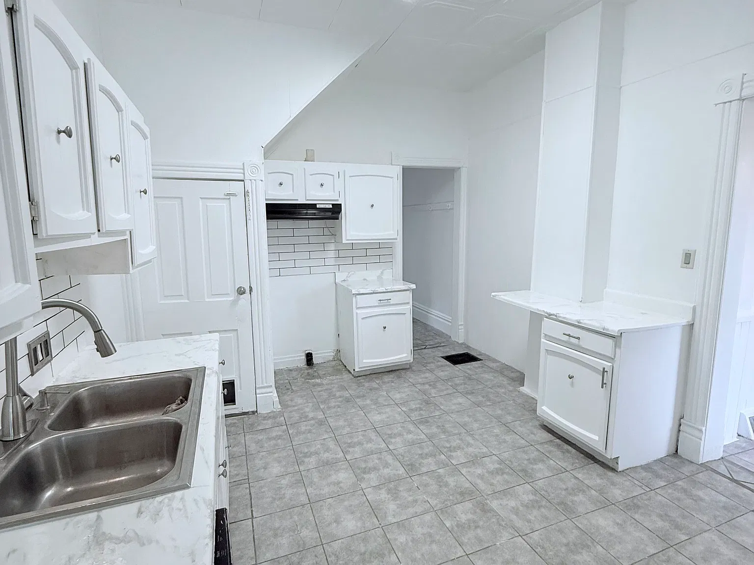 4 bed, 1.5 bath, 3600 sqft, $1,895 — Photo 2