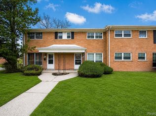 2708 W Thirteen Mile Rd, Royal Oak, MI 48073