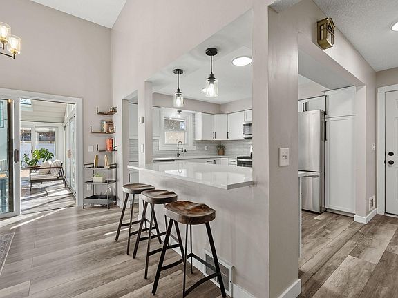 4th image of 2946 McKnight Rd N