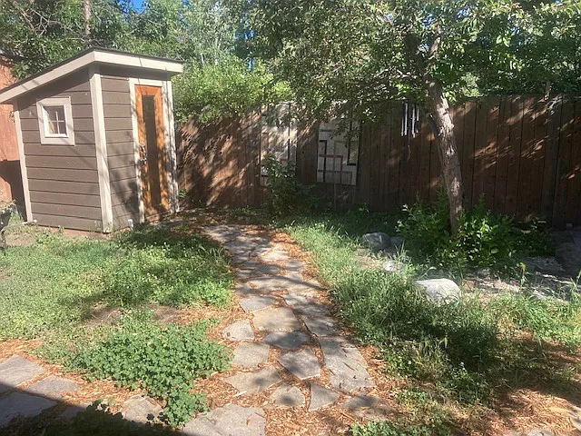 608 E Geyser St — Photo 10
