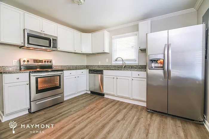 2139 Charles St — Photo 5
