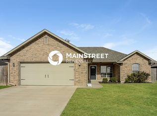 817 SW 8th St, Moore, OK 73160