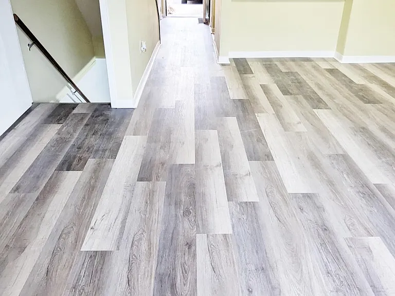 534 E Graham Pl — Photo 3