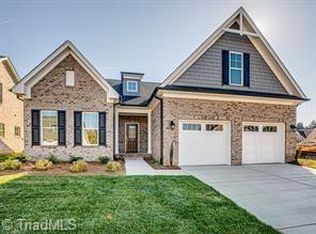 124 Castle Pond Dr, Winston Salem, NC 27107