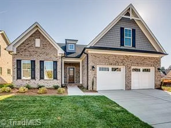 124 Castle Pond Dr, Winston Salem, NC 27107